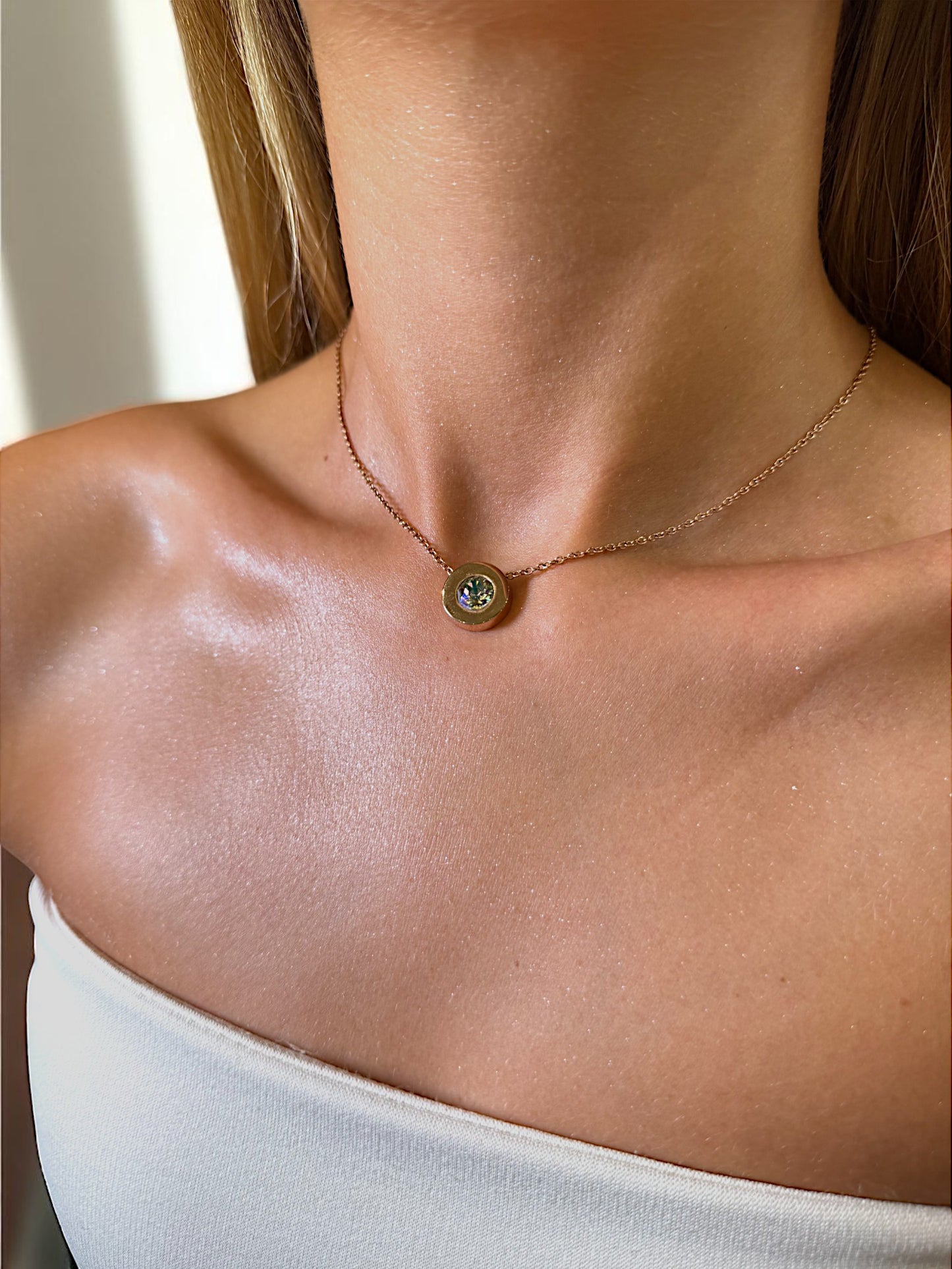 Персонализирано колие Dot с инкрустиран кристал по избор