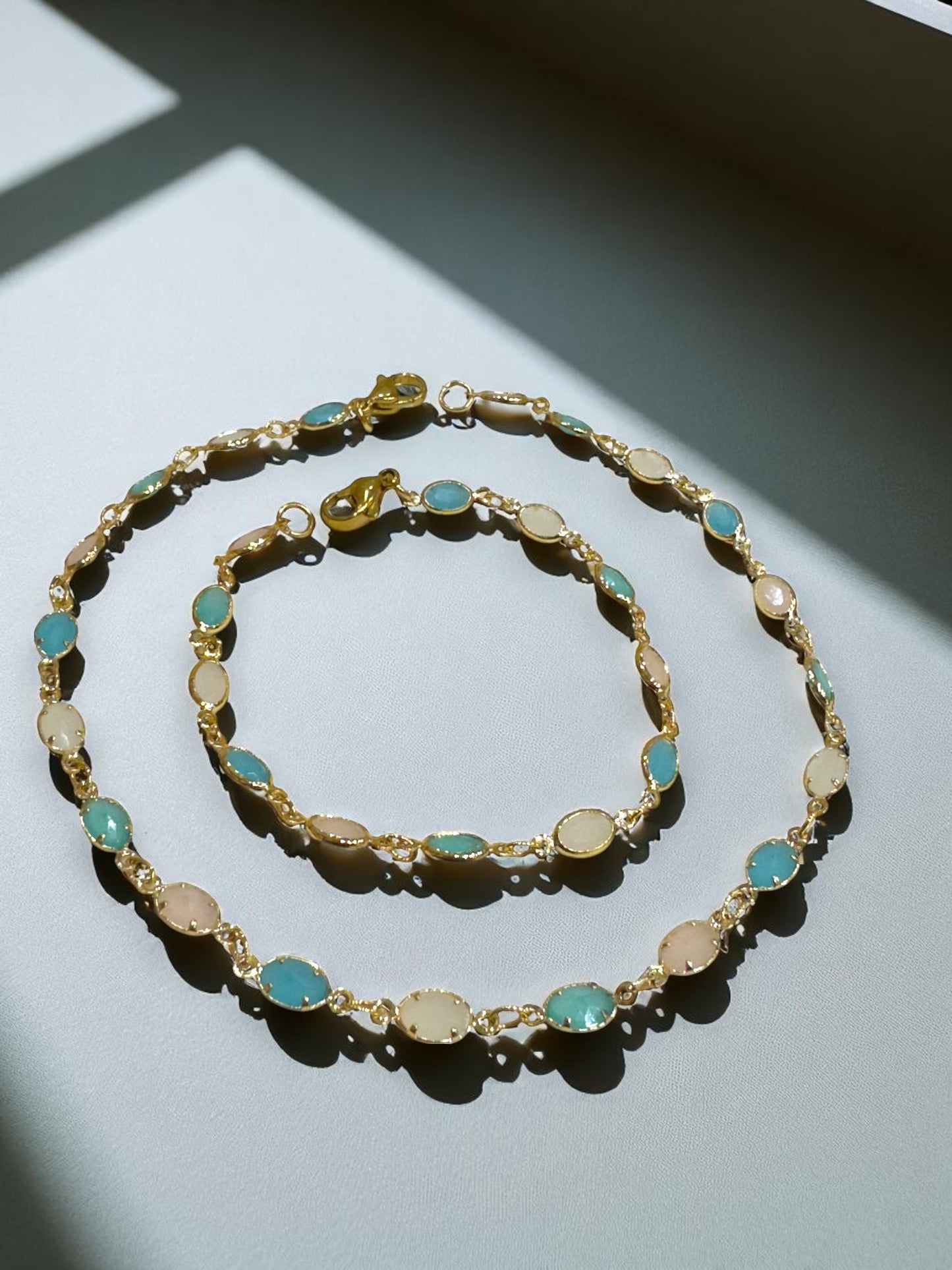 Гривна за ръка Aurelie в нежно розово и синьо