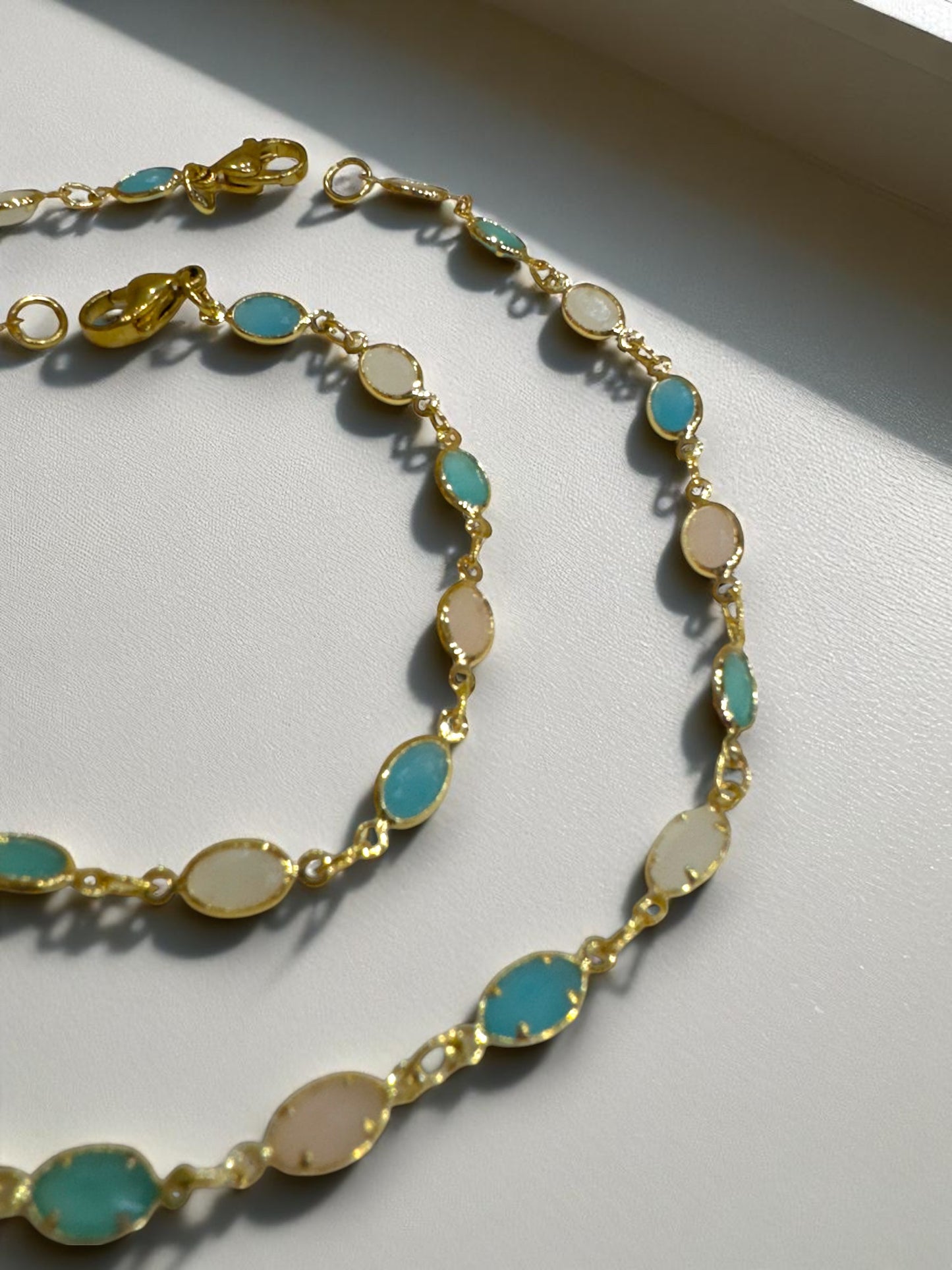 Гривна за ръка Aurelie в нежно розово и синьо